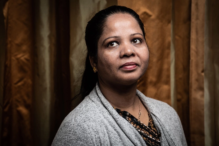 asia bibi posing during a photo session in paris