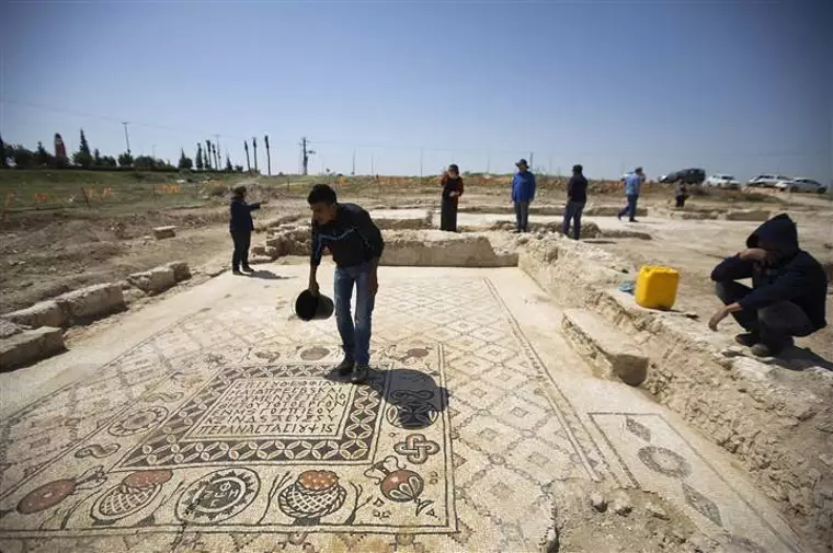 Israeli archaeologists find 3,100-year-old inscription linked to book of Judges details picture